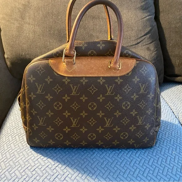 Authentic Louis Vuitton Deauville Monogram Bag - Picture 2 of 8
